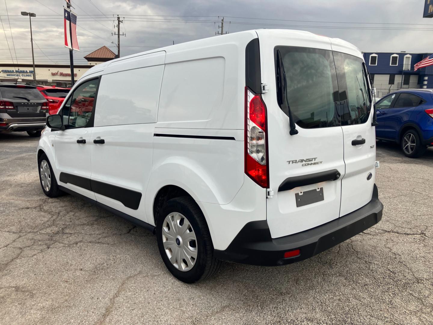 2019 White /Gray Ford Transit Connect Cargo Van XLT LWB w/Rear Liftgate (NM0LS7F28K1) with an 2.5L L4 DOHC 16V engine, 6A transmission, located at 1842 Wirt Road, Houston, TX, 77055, (713) 973-3903, 29.805330, -95.484787 - Photo#2